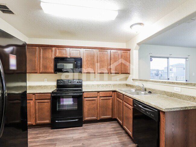 Building Photo - 9202 Pacific Maple