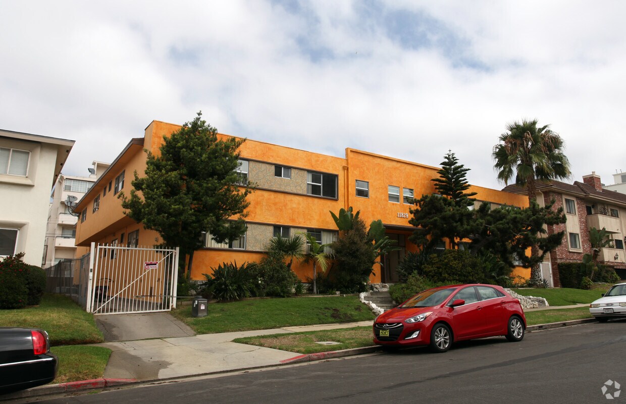 Building Photo - 11829 Kiowa Ave