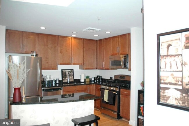 Building Photo - 525 N Fayette St