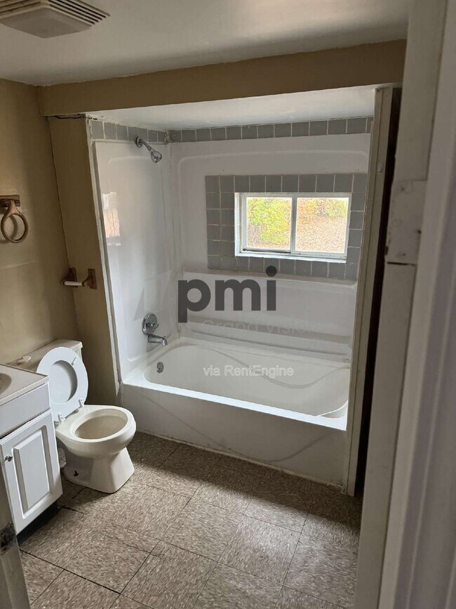 Foto del edificio - 1704 N Gulick Ave