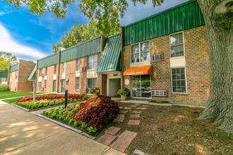 Oakmont Leasing Office - Oakmont North Apartments