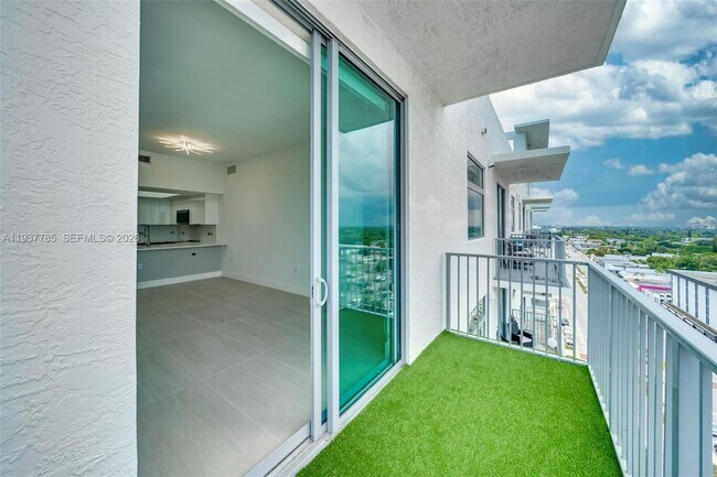 Foto del edificio - 140 S Dixie Hwy