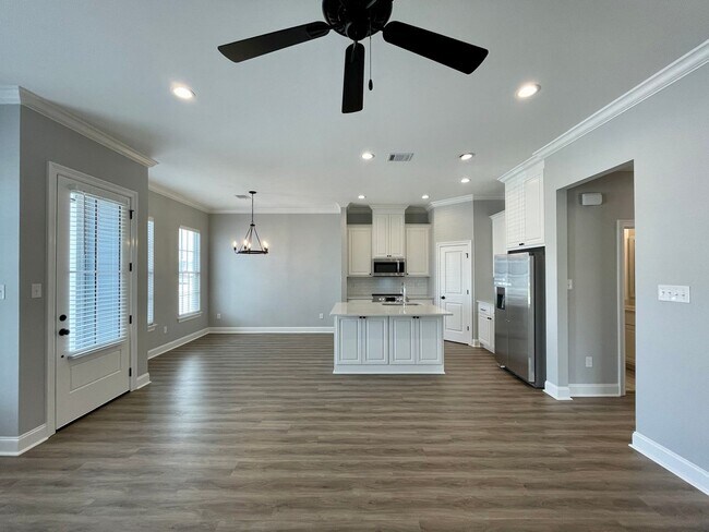 Foto del edificio - $1000 off 1st month! Beautiful new constru...