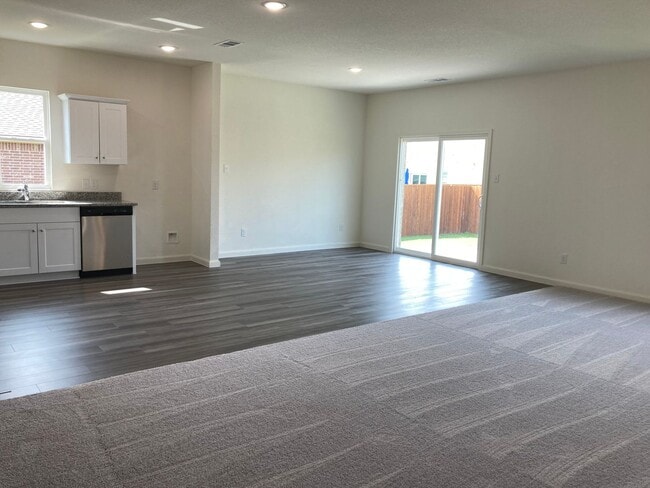 Building Photo - 3 Bedroom 2 Bath 1 Story-House for Lease i...