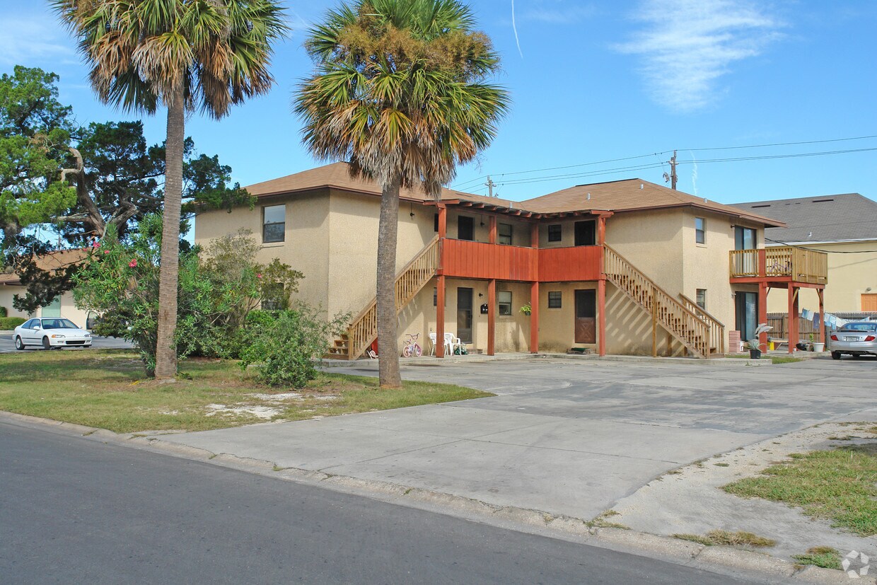 Primary Photo - 112 Arricola Ave