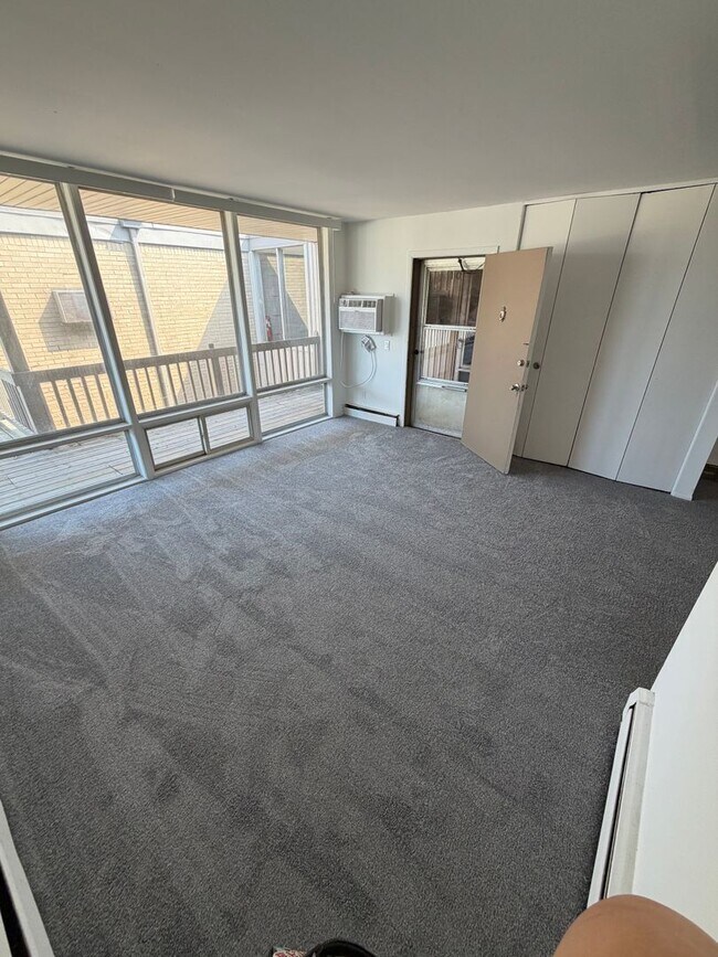 Foto del edificio - 24801 Jefferson Ave