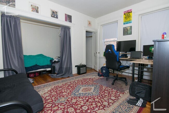 Building Photo - Avl NOW - No Fee! Spacious alcove studio i...