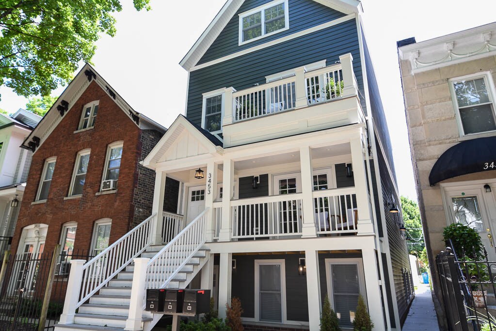 Primary Photo - 3453 N Hoyne Ave