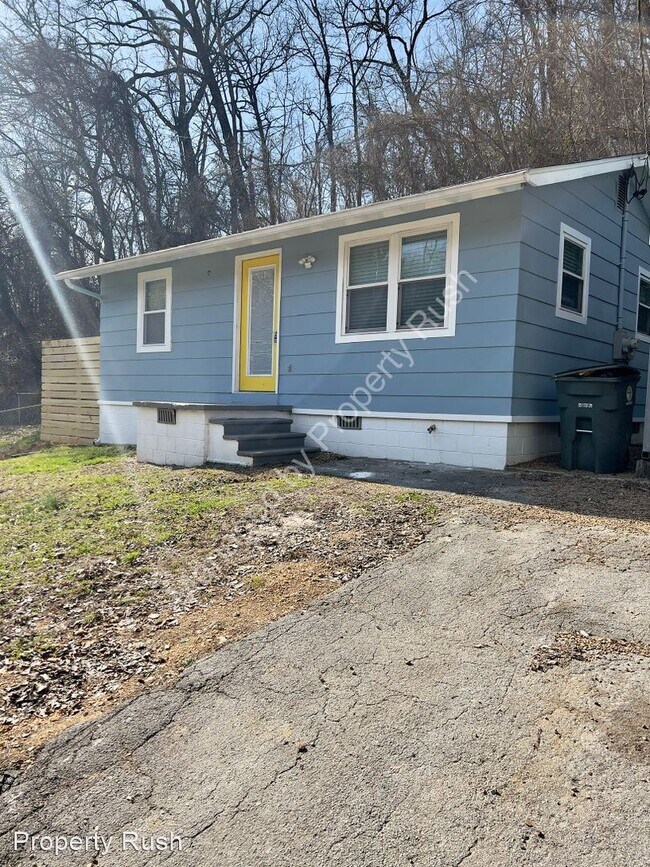 2 br, 1 bath House 1033 Pineville Road House Rental in Chattanooga