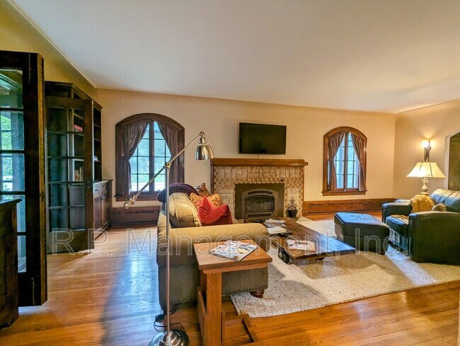 Foto del edificio - 1720 Hillcrest Ave