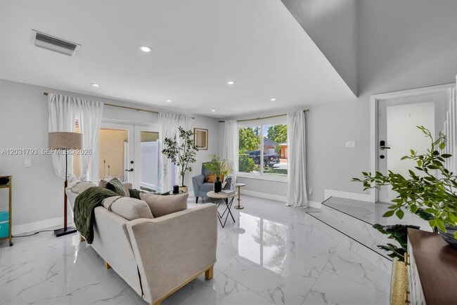 Foto del edificio - 9650 SW 9th Ct
