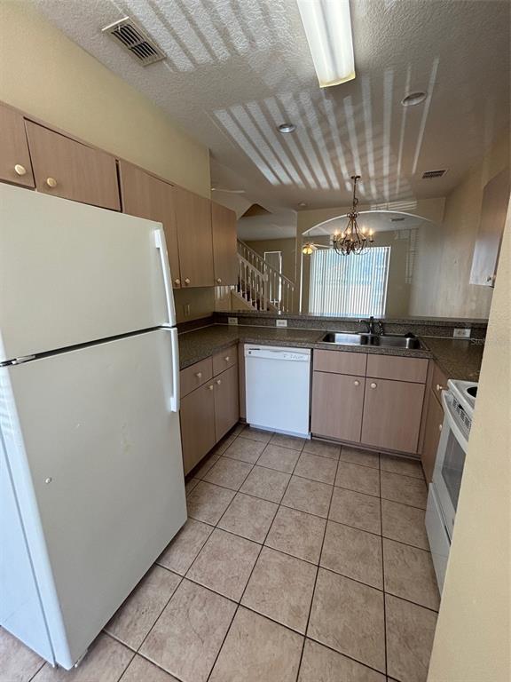 Building Photo - 1237 S Beach Cir