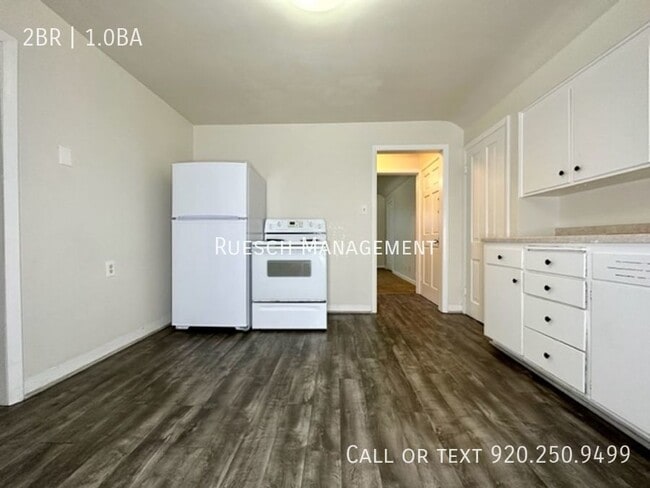 Building Photo - Cozy upper 2 Bedroom 1 Bath Duplex-Availab...
