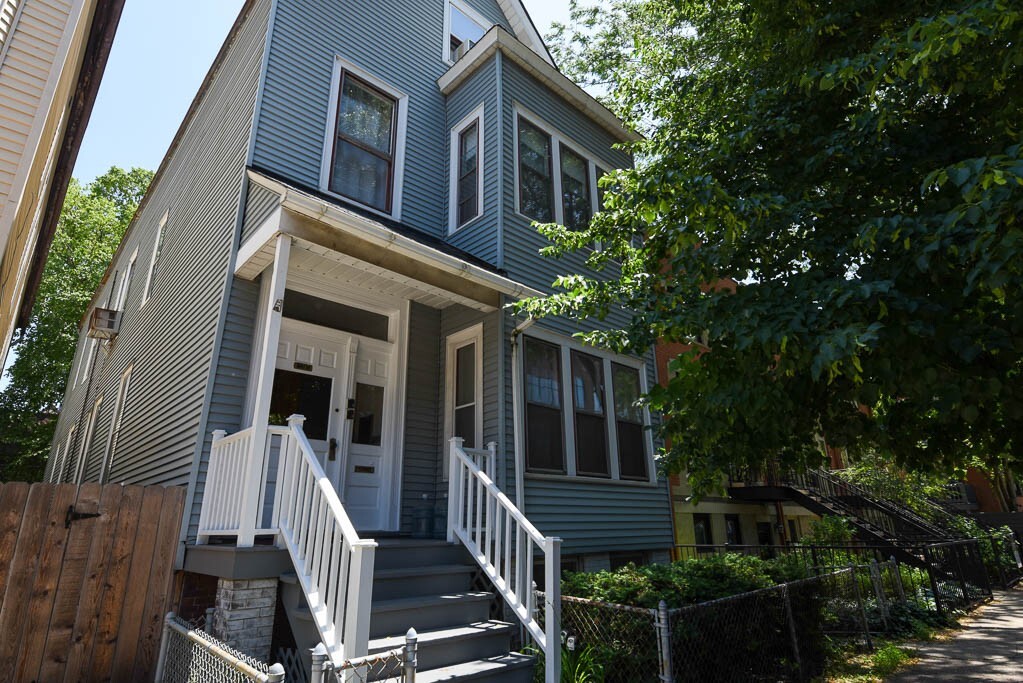 Primary Photo - 2615 N Southport Ave