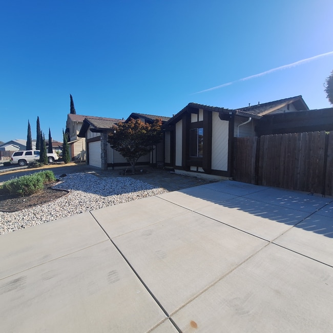 Building Photo - 741 Castlewood Ct