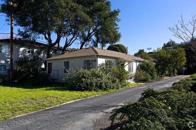 Building Photo - 879 Roble Ave