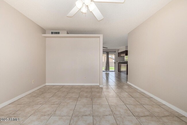 Foto del edificio - 2361 E Capri Ave