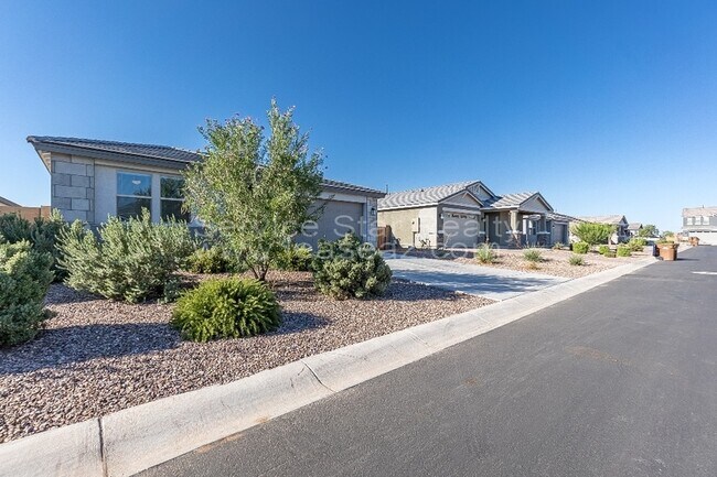 Building Photo - 695 W Wind Cave Dr