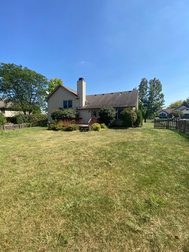 Building Photo - Spacious 4 Bedroom, 2.5 Bath Home