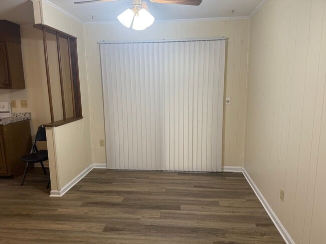 Foto del edificio - Adorable 3 Bedroom 1.5 Bath Off Regents Park Lane