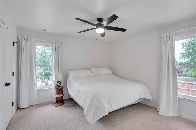 Foto del edificio - 4221 Willow Oak Dr