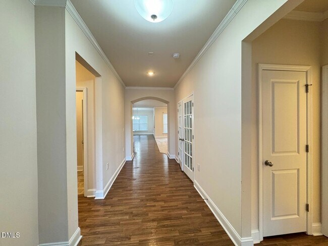 Foto del edificio - 2323 Bethpage Dr