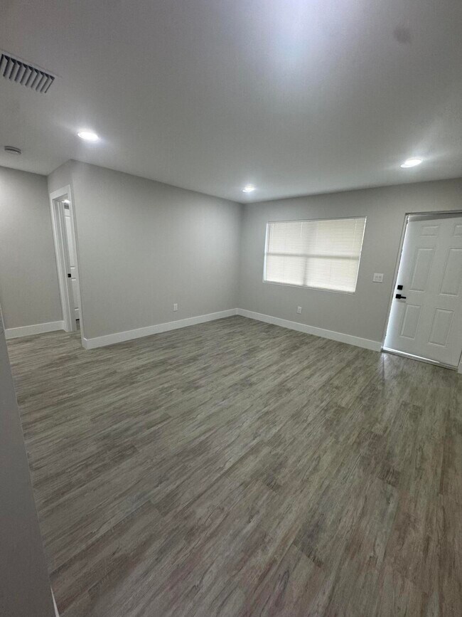 Foto del edificio - 2590 Hayden Dr