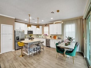 Building Photo - 4414 Ficus St