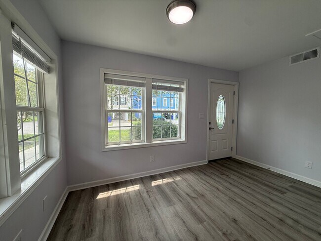 Foto del edificio - 120 N Pinewood Dr