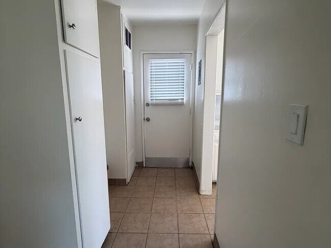Foto del edificio - 5841 Western Ave