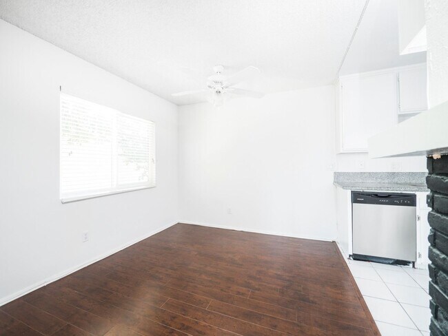 Building Photo - 3327 Livonia Ave