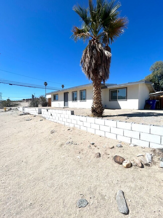 Foto del edificio - 5834 Ocotillo Ave