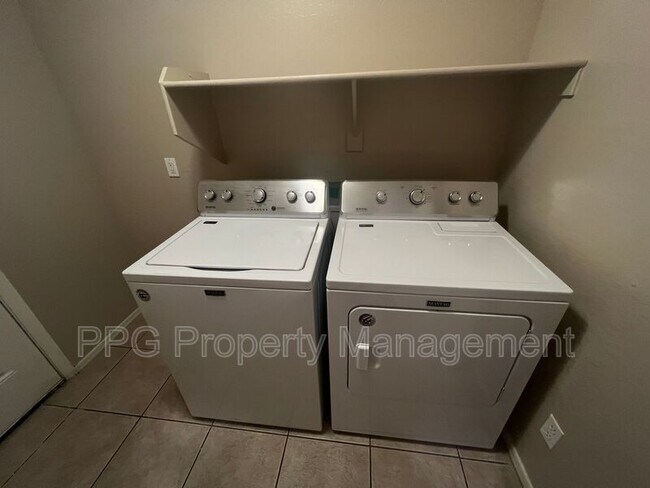 Foto del edificio - 16173 W Mercer Ln