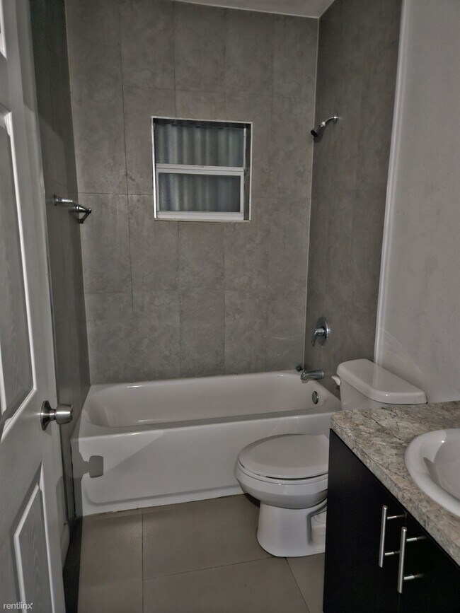 Building Photo - 3 br, 2 bath House - 2401 NW 80th St # 239...