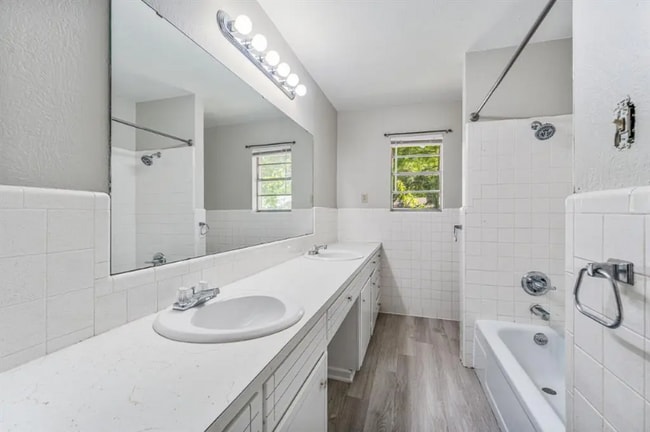 Foto del edificio - 1016 N Meadowlark Ln