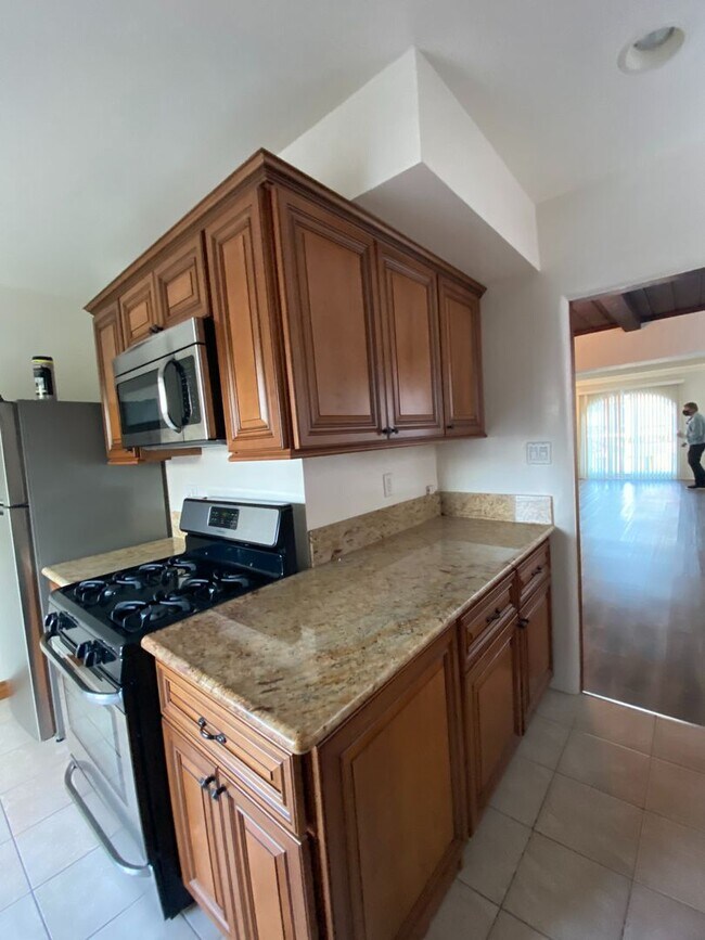 Building Photo - 143A -145