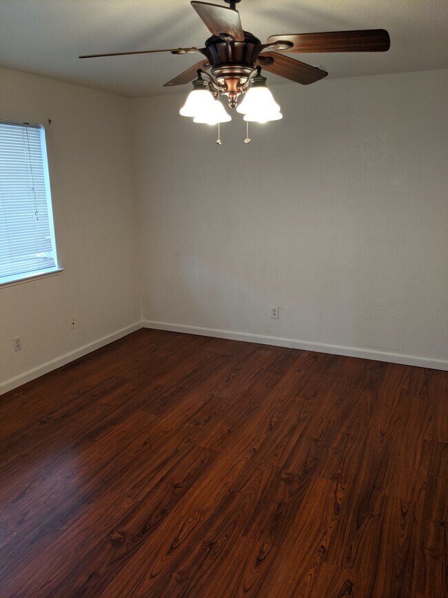 Foto del edificio - 127 Huber Ct