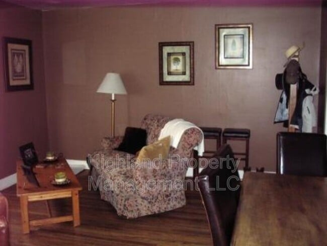 Foto del edificio - 215 SE High St