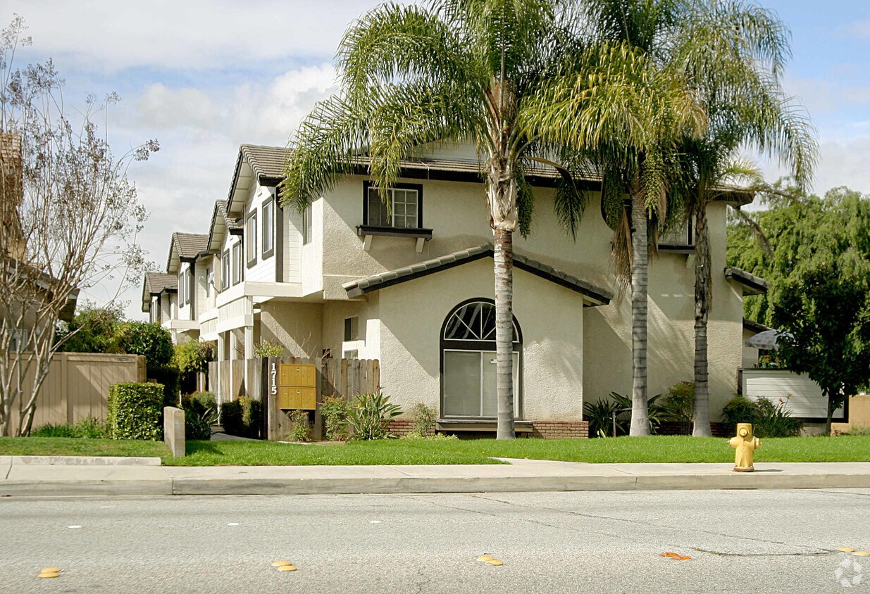 Primary Photo - 1715 Sunflower Ave