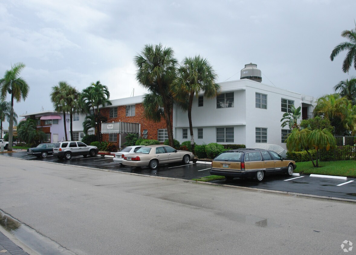 Building Photo - Caravelle Apartments