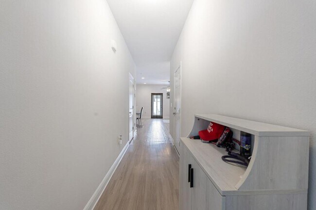 Foto del edificio - 7522 Shadow Lake Dr