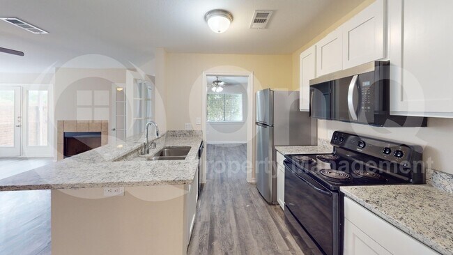 Building Photo - 9837 Walnut St