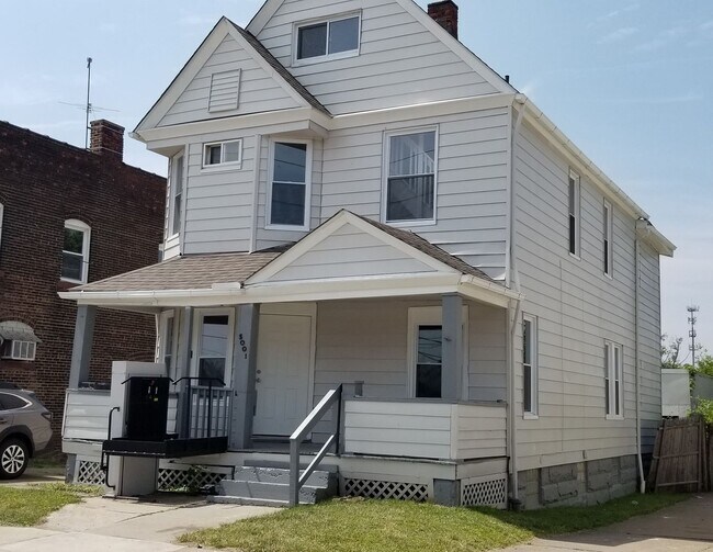 Foto del edificio - 5001 Denison Ave