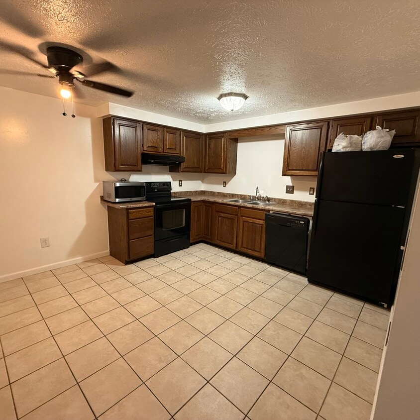 Foto principal - 1025 Central St