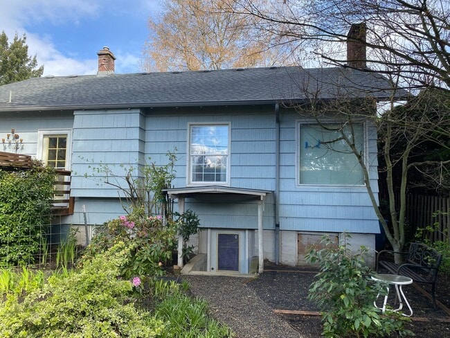 Spacious Milwaukie Studio - Spacious Milwaukie Studio House