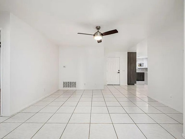 Building Photo - 51905 Avenida Velasco