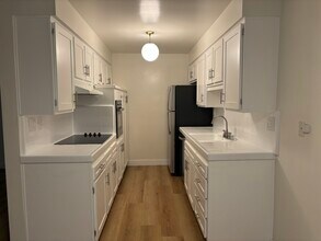 Building Photo - 1117 6th St