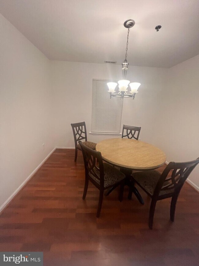 Foto del edificio - 512 Ashton Ln