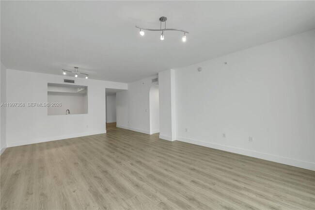 Foto del edificio - 3340 NE 190th St