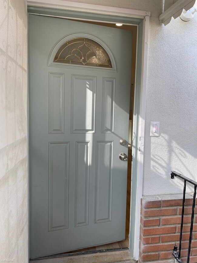 Foto del edificio - 3 br, 2 bath House - 14507 Larch Avenue